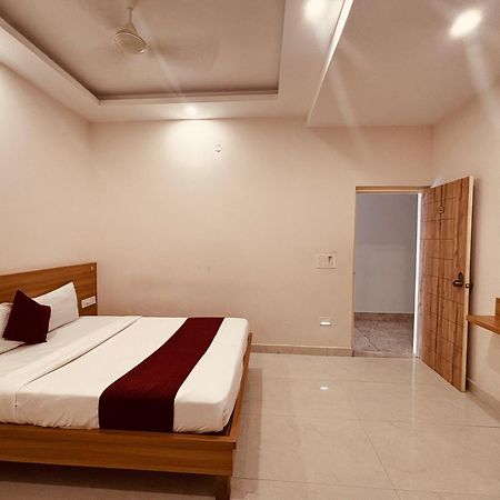 Seema Palace Inn 1 Km From Railwaystaion Mysore Buitenkant foto