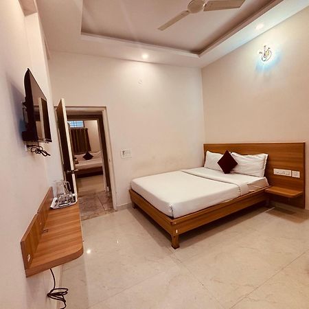 Seema Palace Inn 1 Km From Railwaystaion Mysore Buitenkant foto