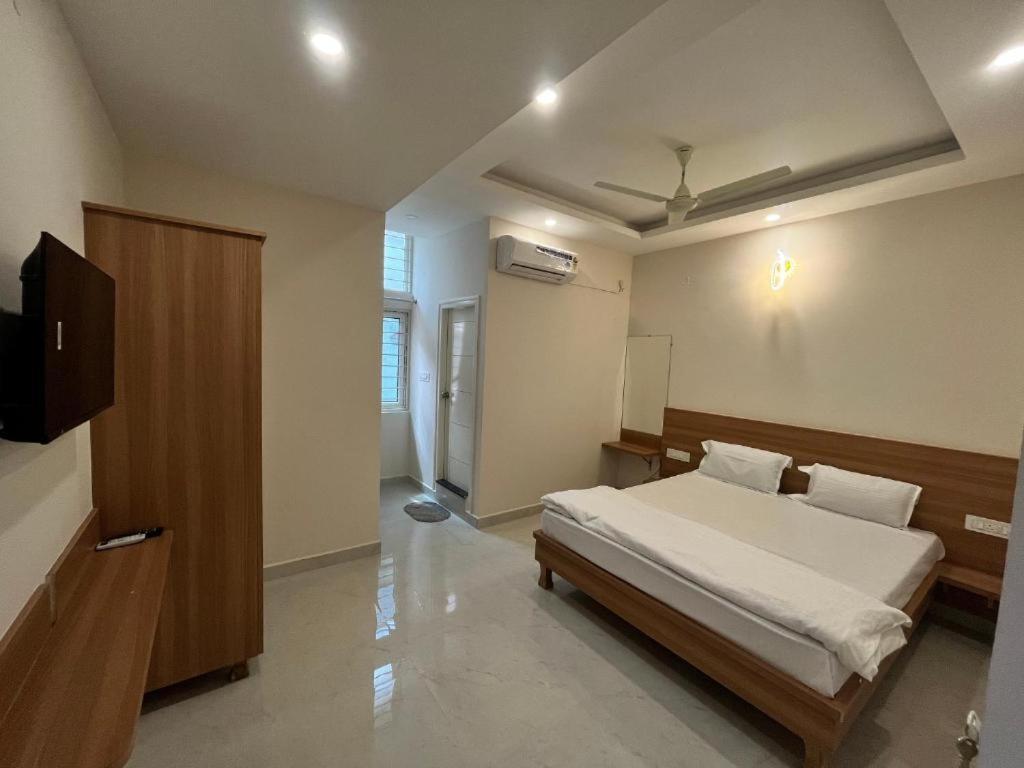 Seema Palace Inn 1 Km From Railwaystaion Mysore Buitenkant foto