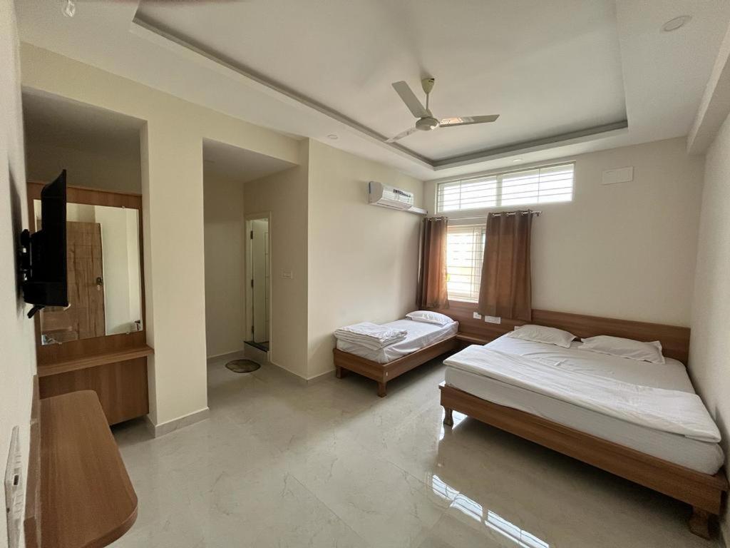 Seema Palace Inn 1 Km From Railwaystaion Mysore Buitenkant foto