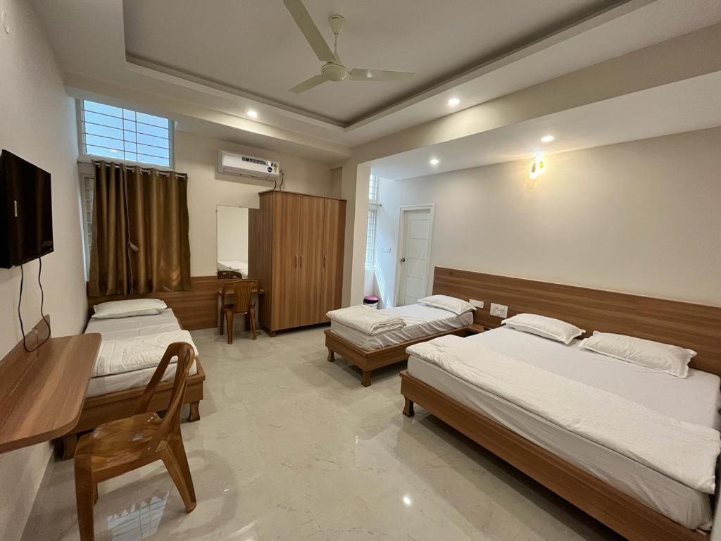 Seema Palace Inn 1 Km From Railwaystaion Mysore Buitenkant foto
