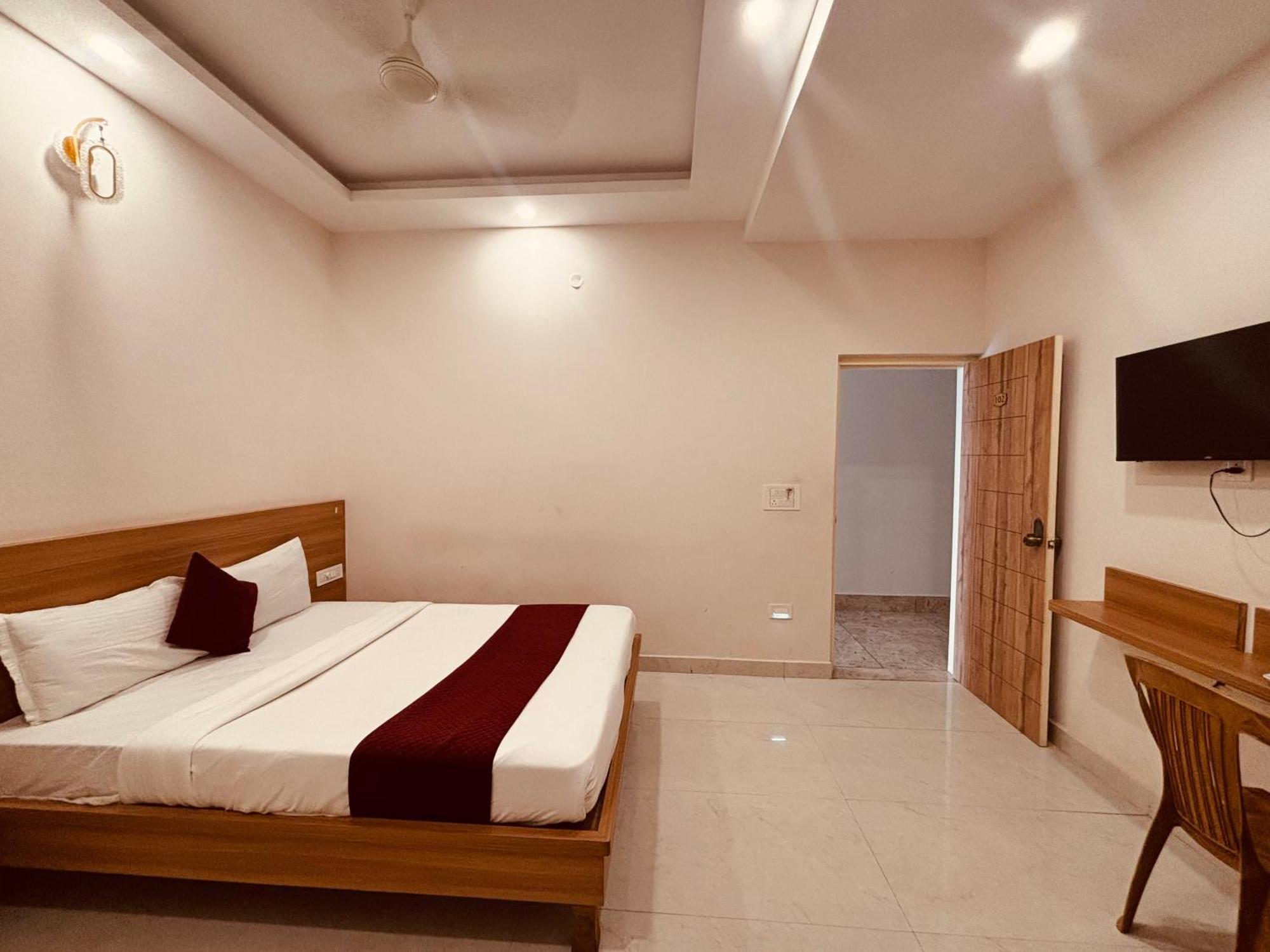 Seema Palace Inn 1 Km From Railwaystaion Mysore Buitenkant foto
