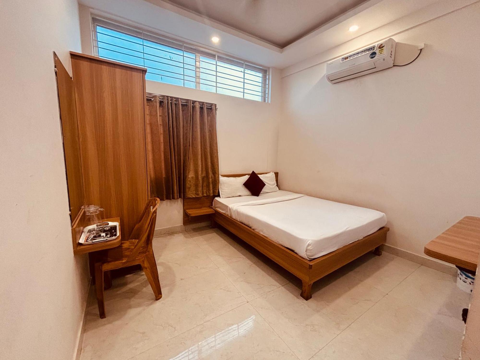 Seema Palace Inn 1 Km From Railwaystaion Mysore Buitenkant foto