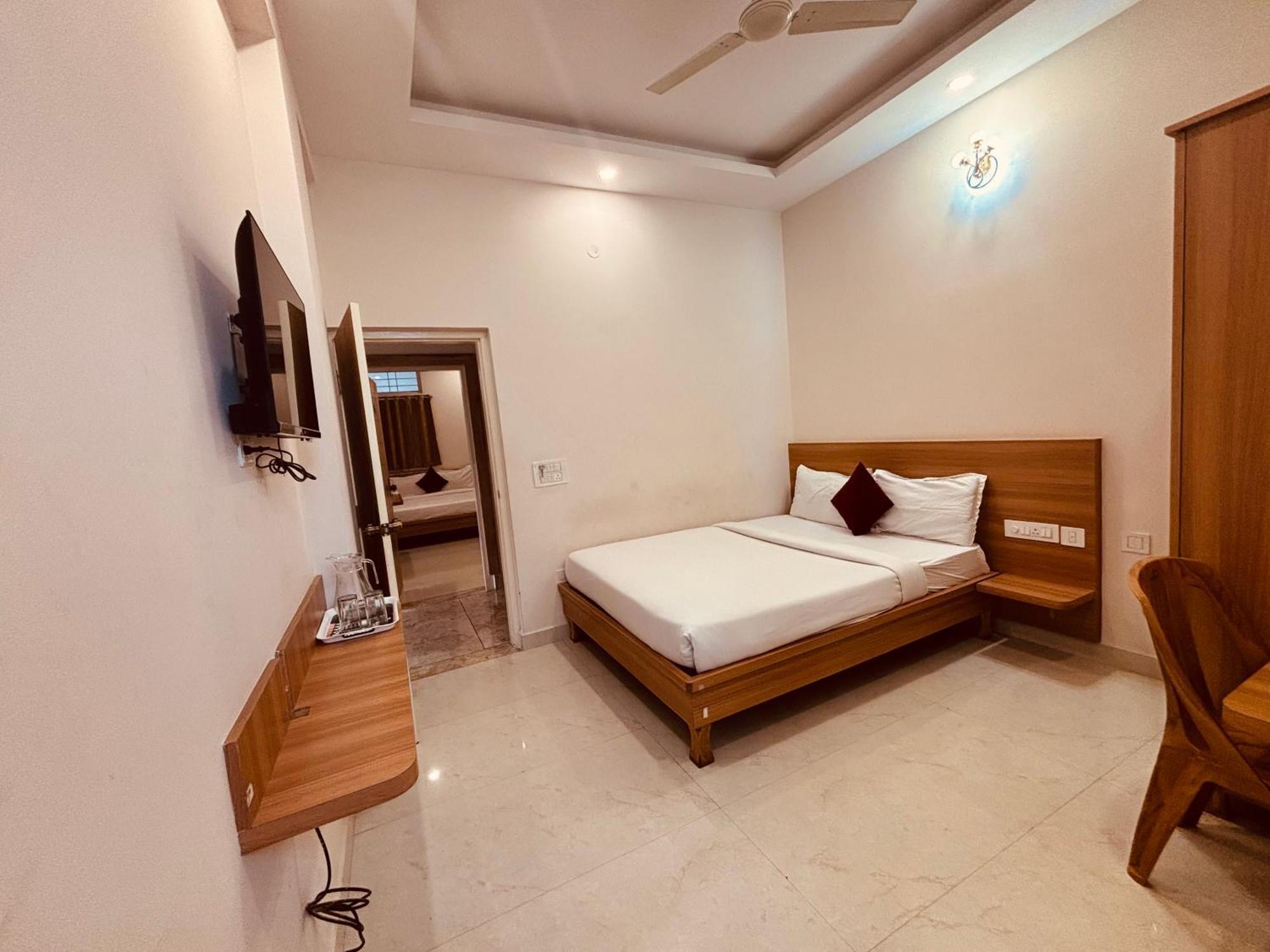 Seema Palace Inn 1 Km From Railwaystaion Mysore Buitenkant foto