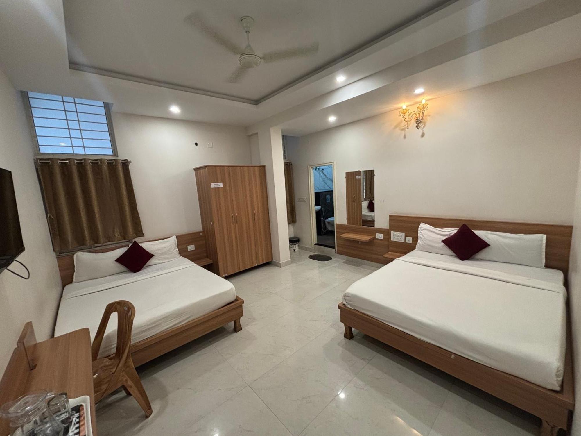 Seema Palace Inn 1 Km From Railwaystaion Mysore Buitenkant foto